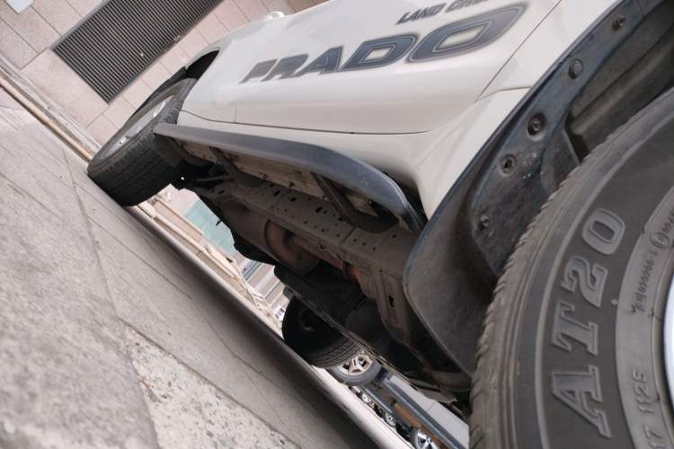 Used Toyota Prado 2015 2.7L Automatic Standard Edition Right Side Sill