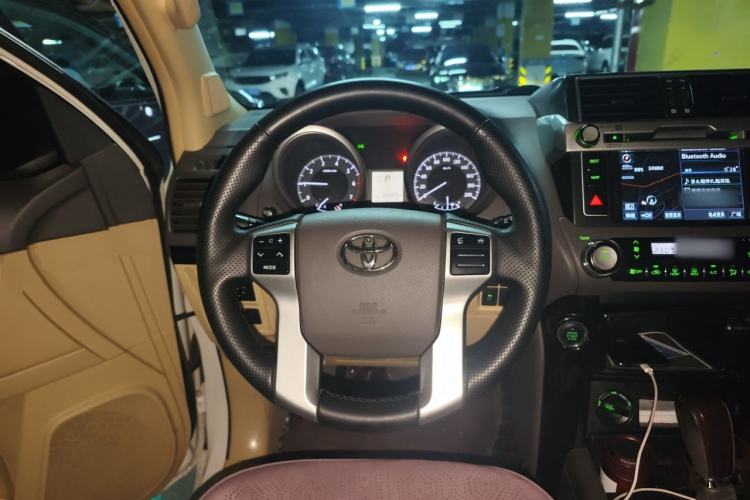 Used Toyota Prado 2015 2.7L Automatic Luxury Edition Steering Wheel