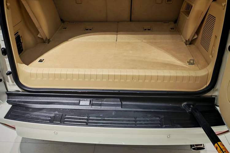 Used Toyota Prado 2015 2.7L TXL Middle East Version Trunk