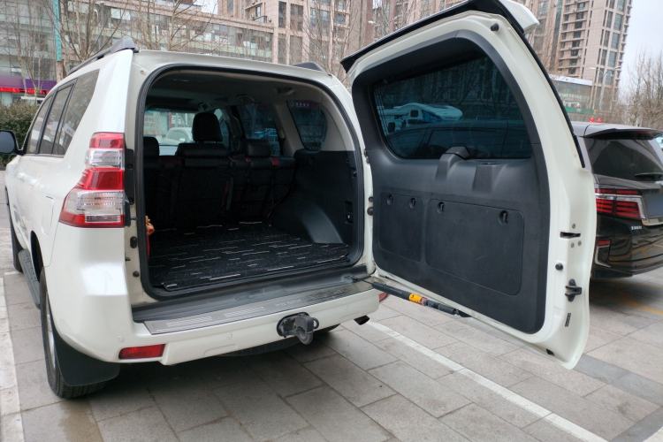 Used Toyota Prado 2015 2.7L Automatic Standard Edition Trunk
