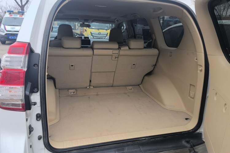 Used Toyota Prado 2015 2.7L Automatic Standard Edition Trunk