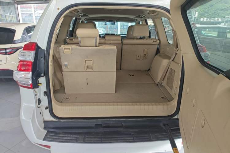 Used Toyota Prado 2015 2.7L Automatic Luxury Edition Trunk