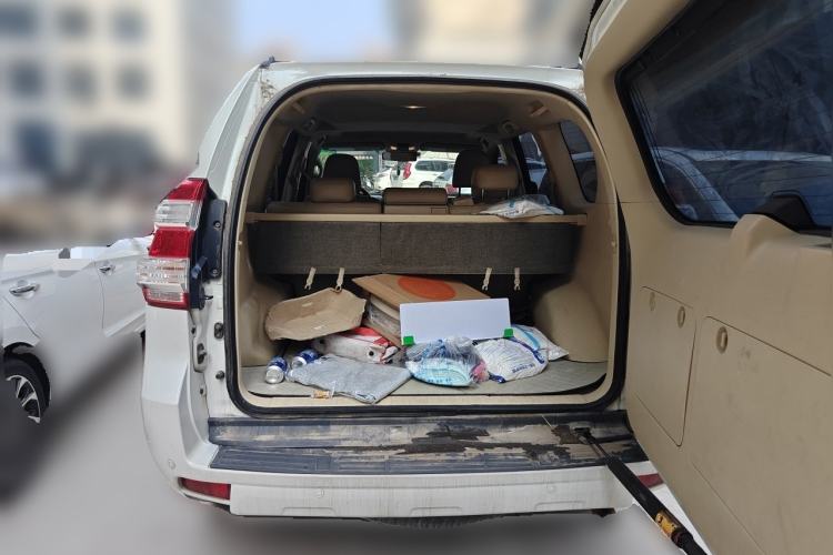 Used Toyota Prado 2015 2.7L Automatic Standard Edition Trunk