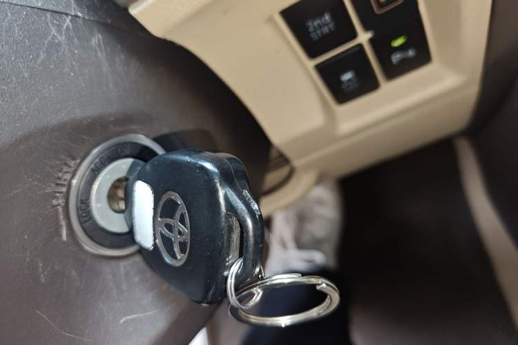 Used Toyota Prado 2015 2.7L TXL Middle East Version Vehicle Key