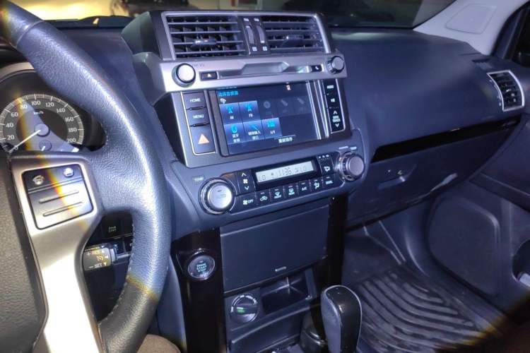 Used Toyota Prado 2016 2.7L Automatic Standard Edition Audio And AC Panel