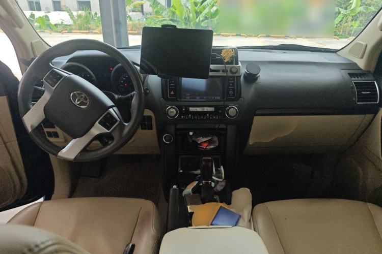 Used Toyota Prado 2016 3.5L Automatic TX Center Console