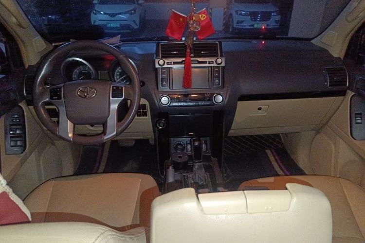 Used Toyota Prado 2016 2.7L Automatic Standard Edition Center Console