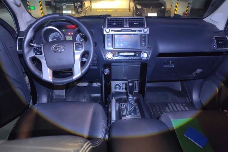 Used Toyota Prado 2016 2.7L Automatic Standard Edition Center Console
