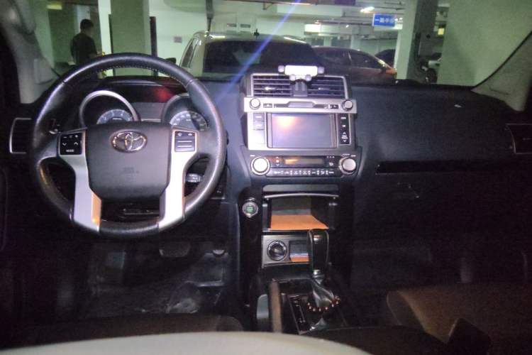 Used Toyota Prado 2016 2.7L Automatic Standard Edition Center Console
