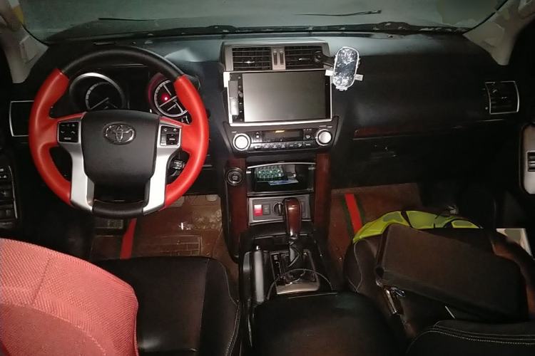 Used Toyota Prado 2016 3.5L Automatic TX-L Center Console