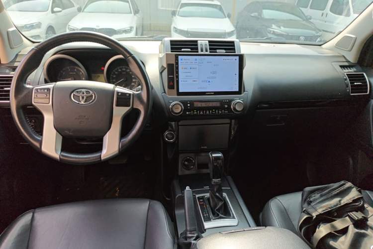 Used Toyota Prado 2016 2.7L Automatic Standard Edition Center Console