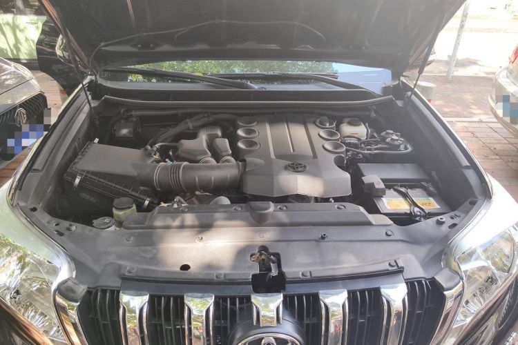 Used Toyota Prado  Engine Bay