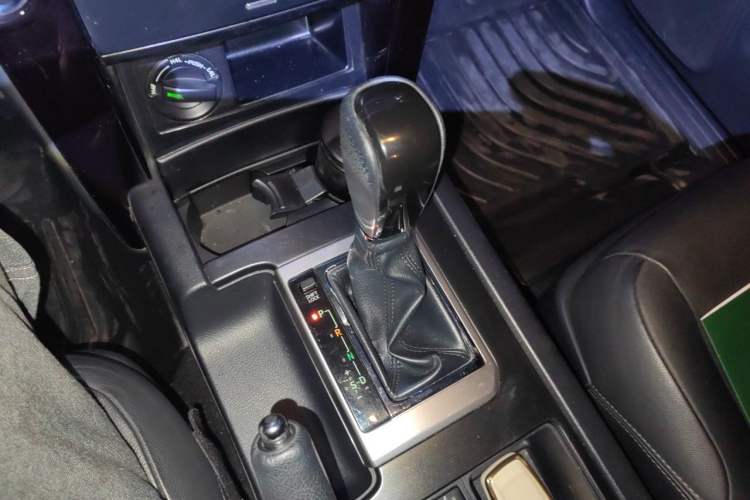 Used Toyota Prado 2016 2.7L Automatic Standard Edition Gear Lever