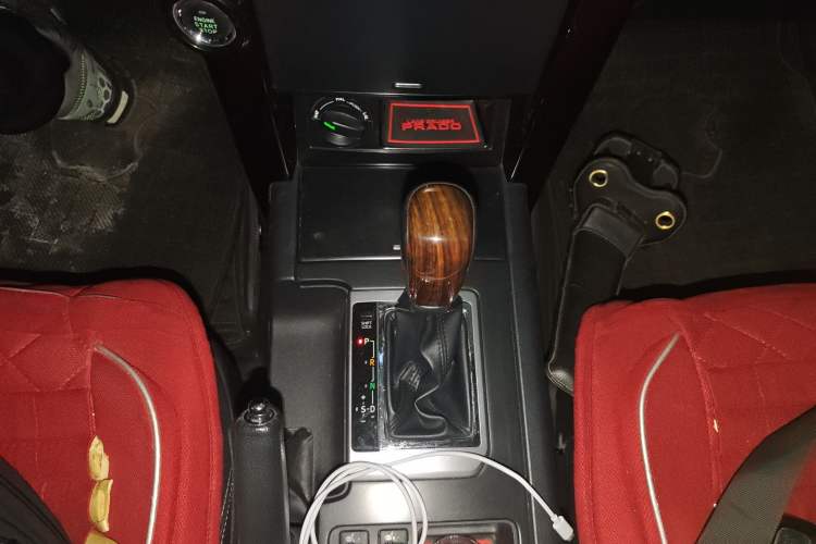 Used Toyota Prado 2016 2.7L Automatic Standard Edition Gear Lever