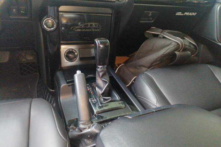 Used Toyota Prado 2016 2.7L Automatic Standard Edition Gear Lever
