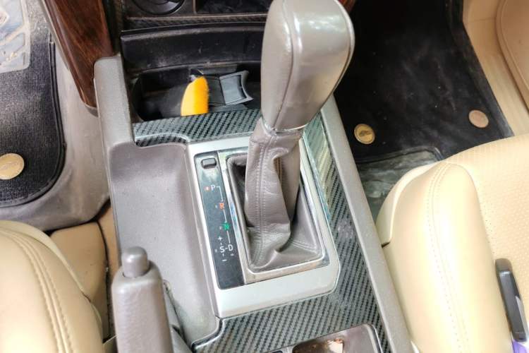 Used Toyota Prado 2016 2700 TX 7-Seater Middle East Version Gear Lever
