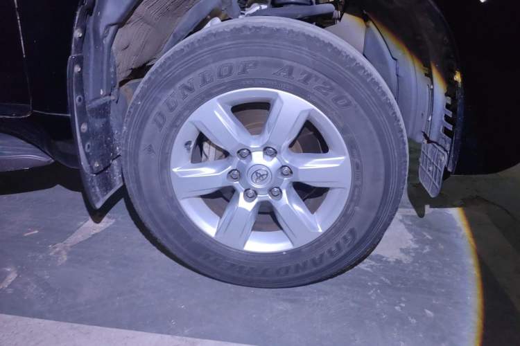 Used Toyota Prado 2016 2.7L Automatic Standard Edition Right Front Wheel Hub