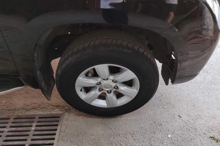 Used Toyota Prado 2016 2.7L Automatic Standard Edition Right Front Wheel Hub