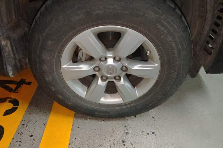 Used Toyota Prado 2016 2.7L Automatic Standard Edition Right Front Wheel Hub