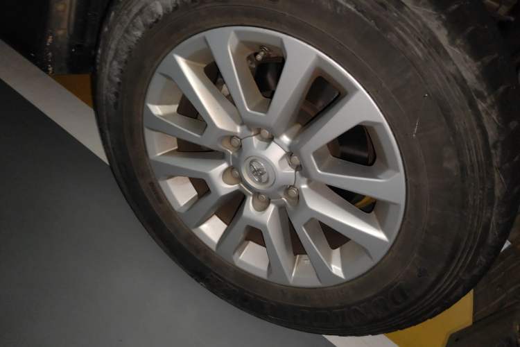 Used Toyota Prado  Right Front Wheel Hub