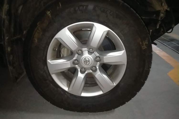 Used Toyota Prado 2016 3.5L Automatic TX-L Right Front Wheel Hub