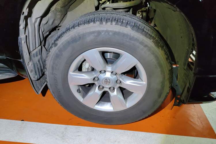 Used Toyota Prado  Right Front Wheel Hub