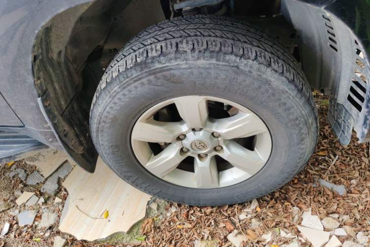Used Toyota Prado 2016 2700 TX 7-Seater Middle East Version Right Front Wheel Hub