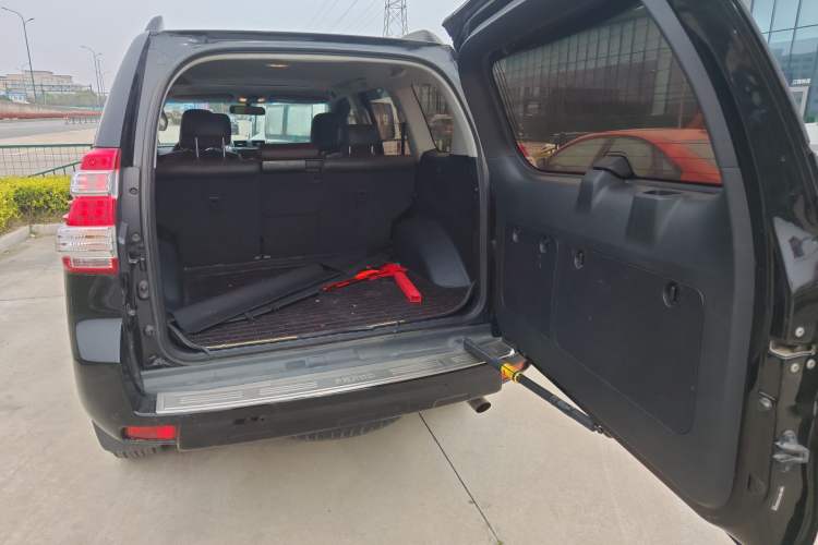 Used Toyota Prado 2016 3.5L Automatic TX-L Trunk