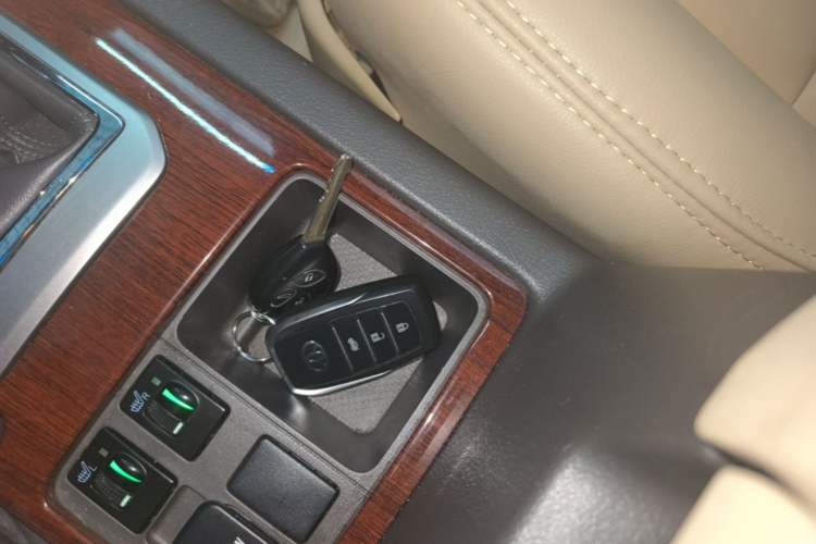 Used Toyota Prado 2016 2700 TX 7-Seater Middle East Version Vehicle Key