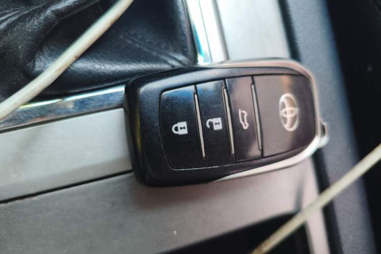 Used Toyota Prado 2016 3.5L Automatic TX-L NAVI Vehicle Key