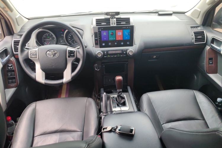 Used Toyota Prado 2016 3.5L Automatic TX-L Center Console