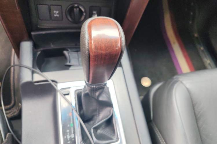 Used Toyota Prado 2016 3.5L Automatic TX-L Gear Lever