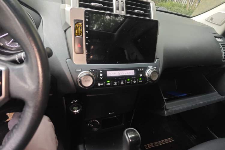 Used Toyota Prado 2016 2.7L Automatic Luxury Edition Audio And AC Panel
