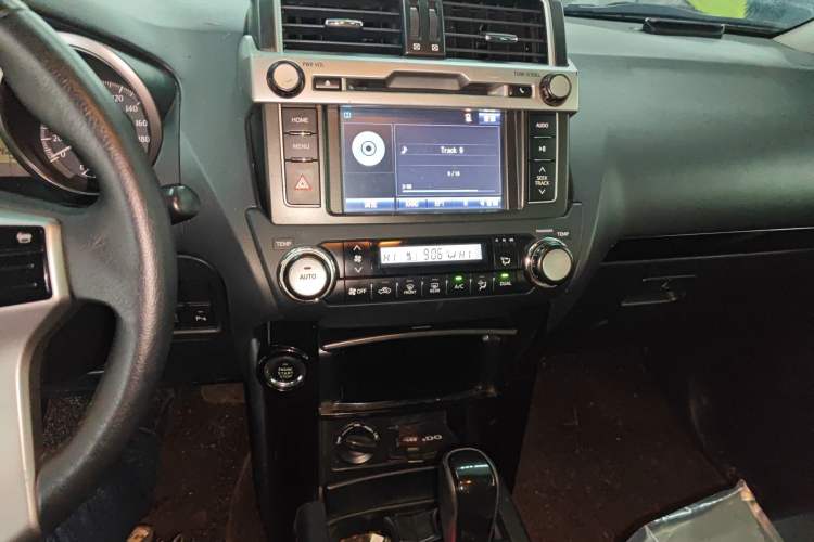 Used Toyota Prado 2016 2.7L Automatic Standard Edition Audio And AC Panel