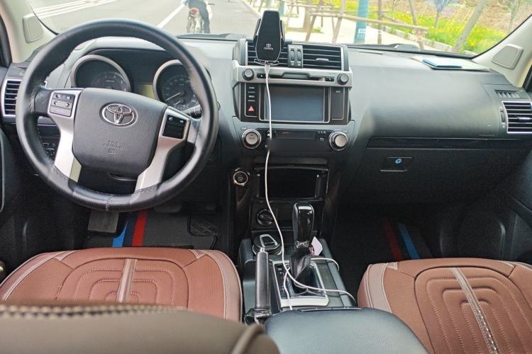 Used Toyota Prado 2016 2.7L Automatic Standard Edition Center Console