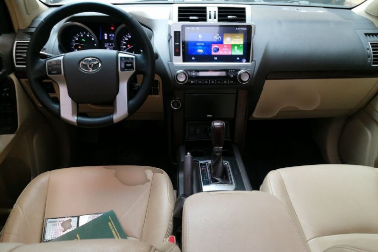 Used Toyota Prado 2016 3.5L Automatic TX-L Center Console