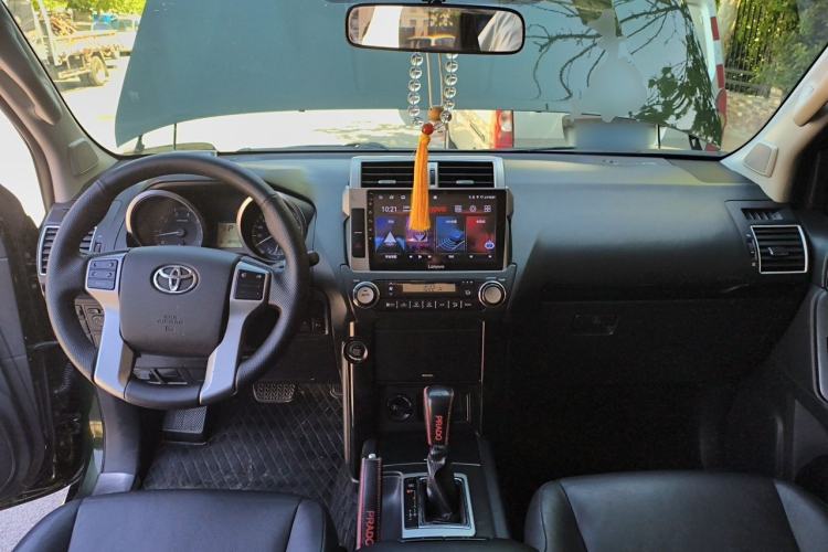 Used Toyota Prado 2016 2.7L Automatic Standard Edition Center Console