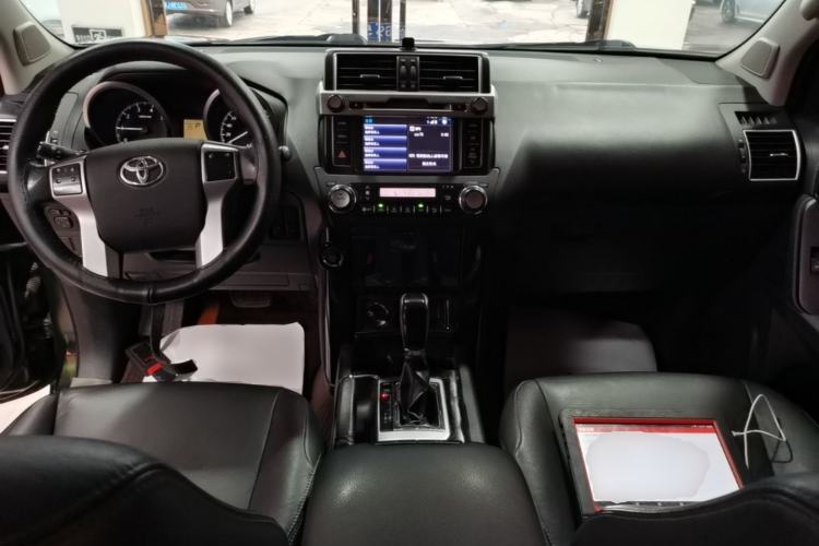 Used Toyota Prado 2016 2.7L Automatic Standard Edition Center Console