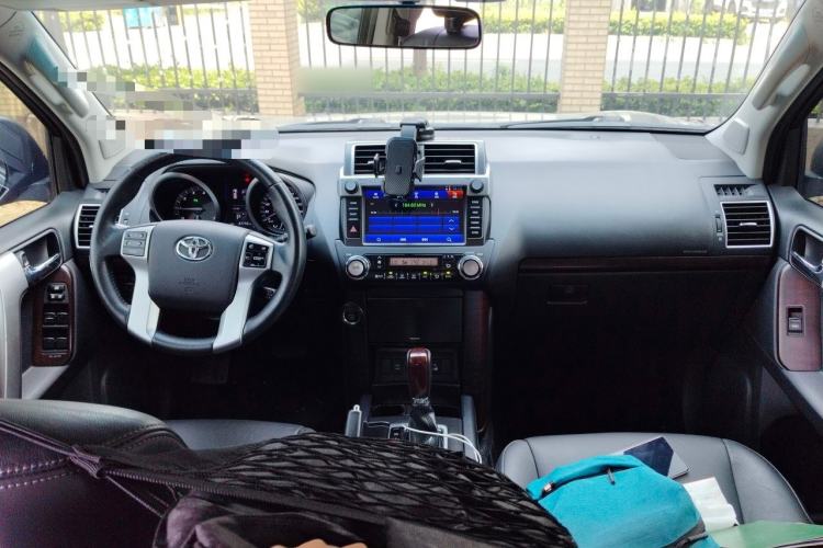 Used Toyota Prado 2016 3.5L Automatic TX-L Center Console