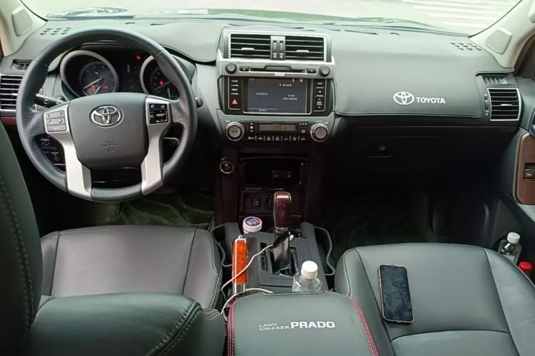 Used Toyota Prado 2016 3.5L Automatic TX-L Center Console