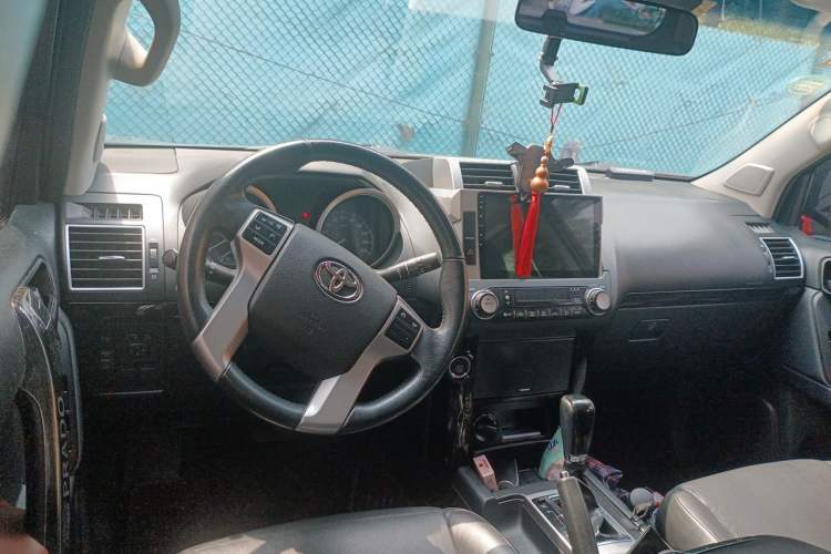 Used Toyota Prado 2016 2.7L Automatic Standard Edition Center Console