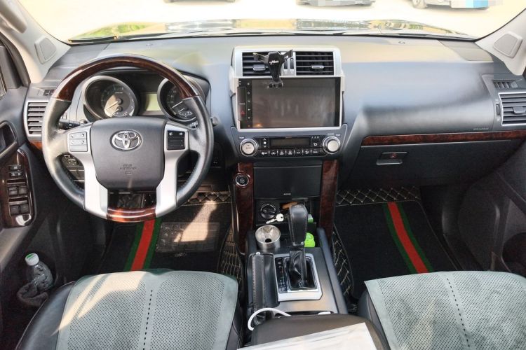 Used Toyota Prado 2016 2.7L Automatic Standard Edition Center Console