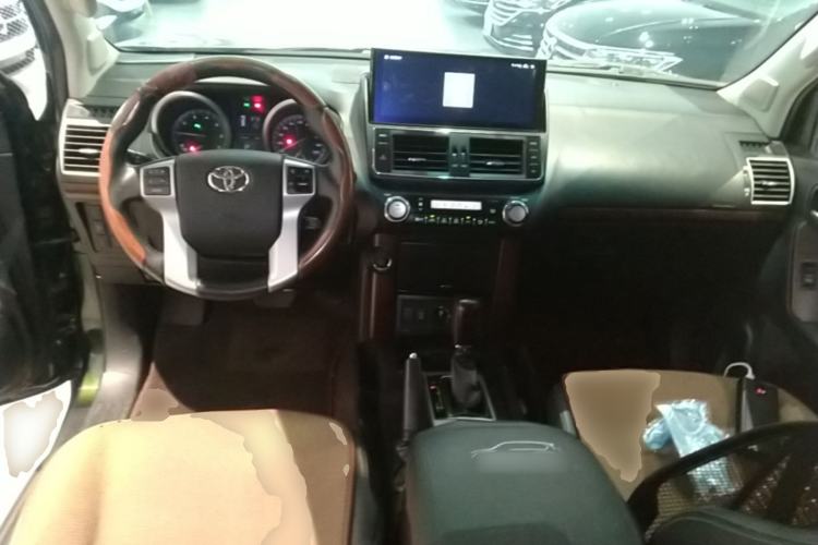 Used Toyota Prado 2016 3.5L Automatic TX-L Center Console