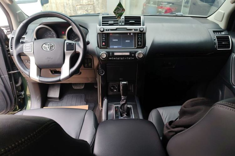 Used Toyota Prado 2016 2.7L Automatic Standard Edition Center Console