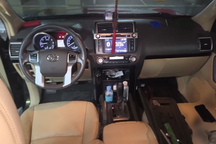 Used Toyota Prado 2016 2.7L Automatic Standard Edition Center Console