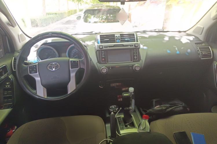 Used Toyota Prado 2016 2.7L Automatic Standard Edition Center Console