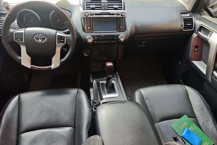Used Toyota Prado 2016 3.5L Automatic TX-L Center Console