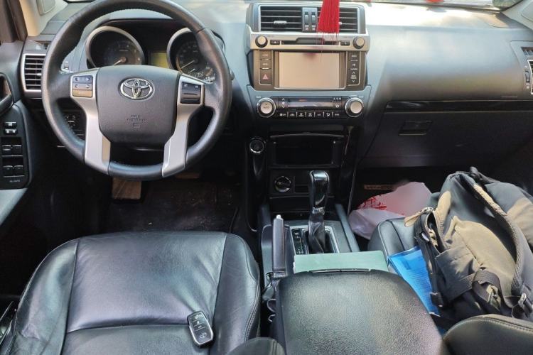 Used Toyota Prado 2016 2.7L Automatic Standard Edition Center Console