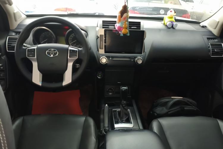 Used Toyota Prado 2016 2.7L Automatic Standard Edition Center Console