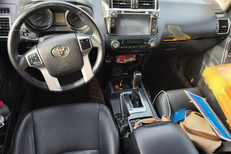 Used Toyota Prado 2016 2.7L Automatic Standard Edition Center Console